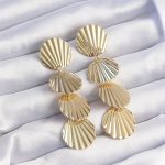 Pirinç Gold Renk Deniz Kabuğu Model Sallantılı Küpe - Lisinya