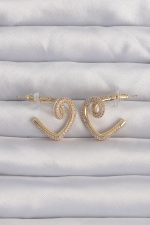 Pirinç Gold Renk Zirkon Taşlı Kıvrımlı Yarım Kalp Küpe - Lisinya