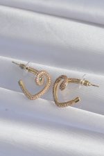 Pirinç Gold Renk Zirkon Taşlı Kıvrımlı Yarım Kalp Küpe - Lisinya - Görsel 2