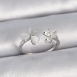 Pirinç Gümüş Renk Ayarlanabilir Zirkon Taşlı Beyaz Mineli Kalp Model Kadın Yüzük - Lisinya