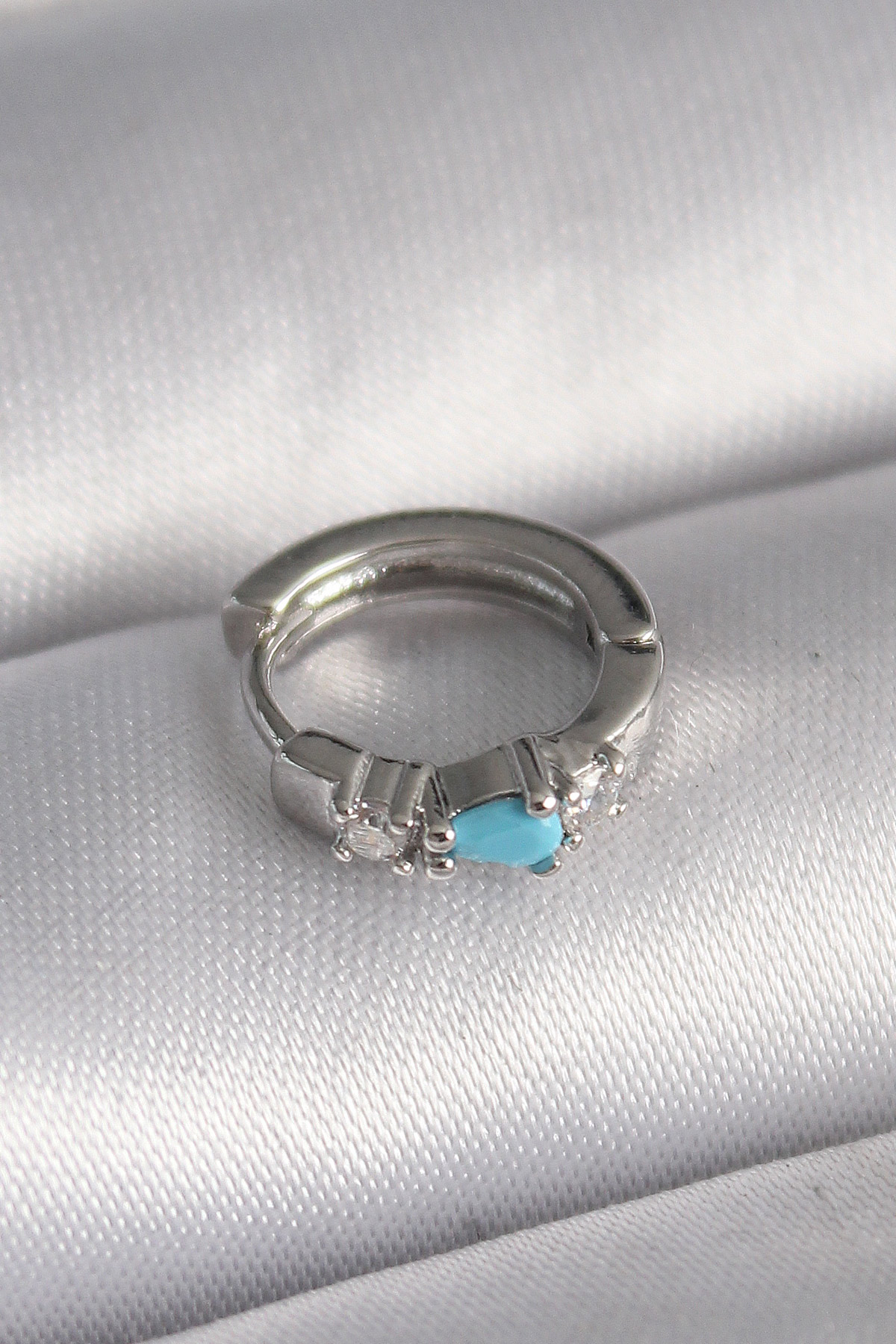 1732285127-pr1325 316L Çelik Gümüş Renk Zirkon Taşlı Mavi Boncuk Detay Tragus Piercing - Lisinya - Görsel 1