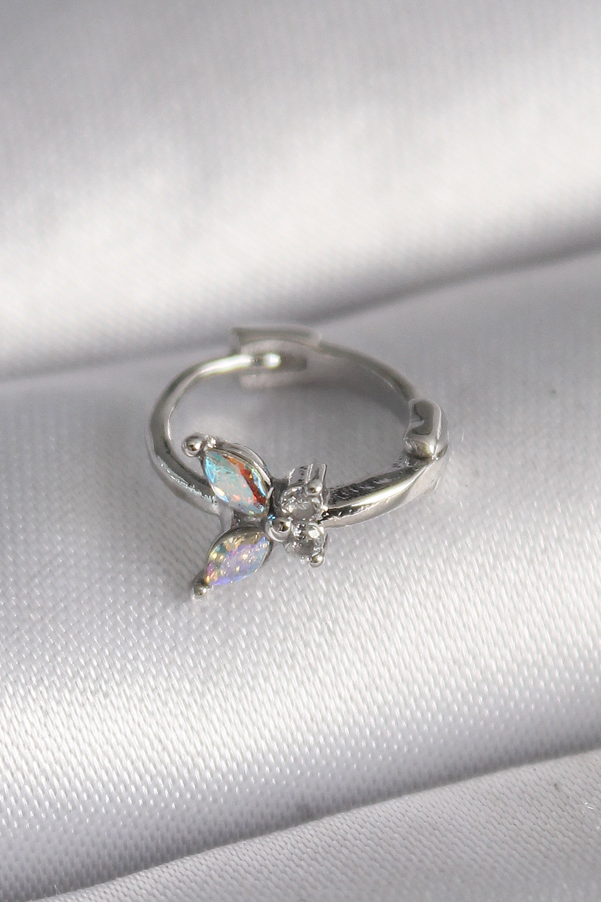 1732285201-pr1327 316L Çelik Gümüş Renk Zirkon Taşlı Kelebek Model Tragus Piercing - Lisinya - Görsel 1