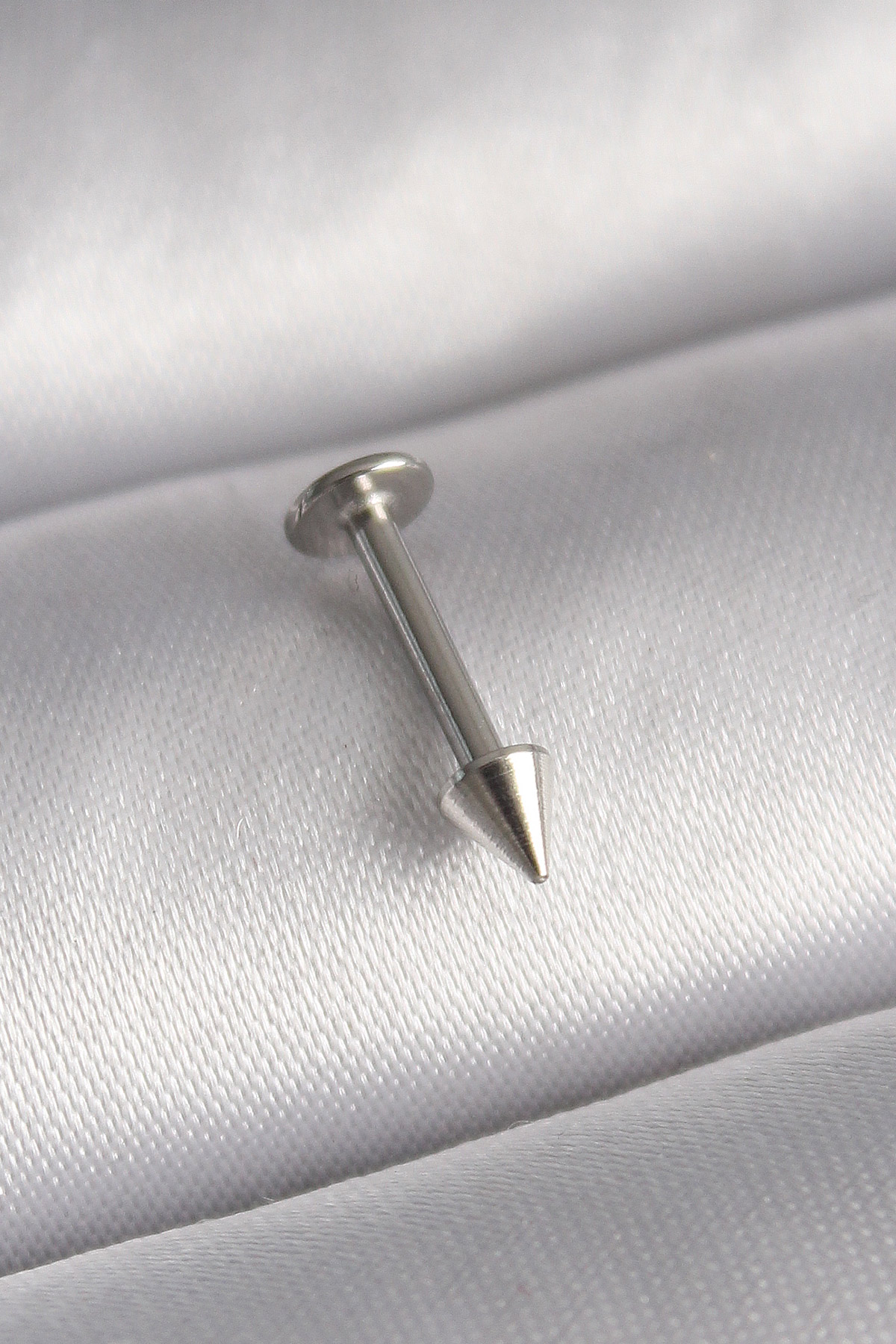 1732287785-pr1373 316L Çelik Gümüş Renk Çivi Model Piercing - Lisinya - Görsel 1