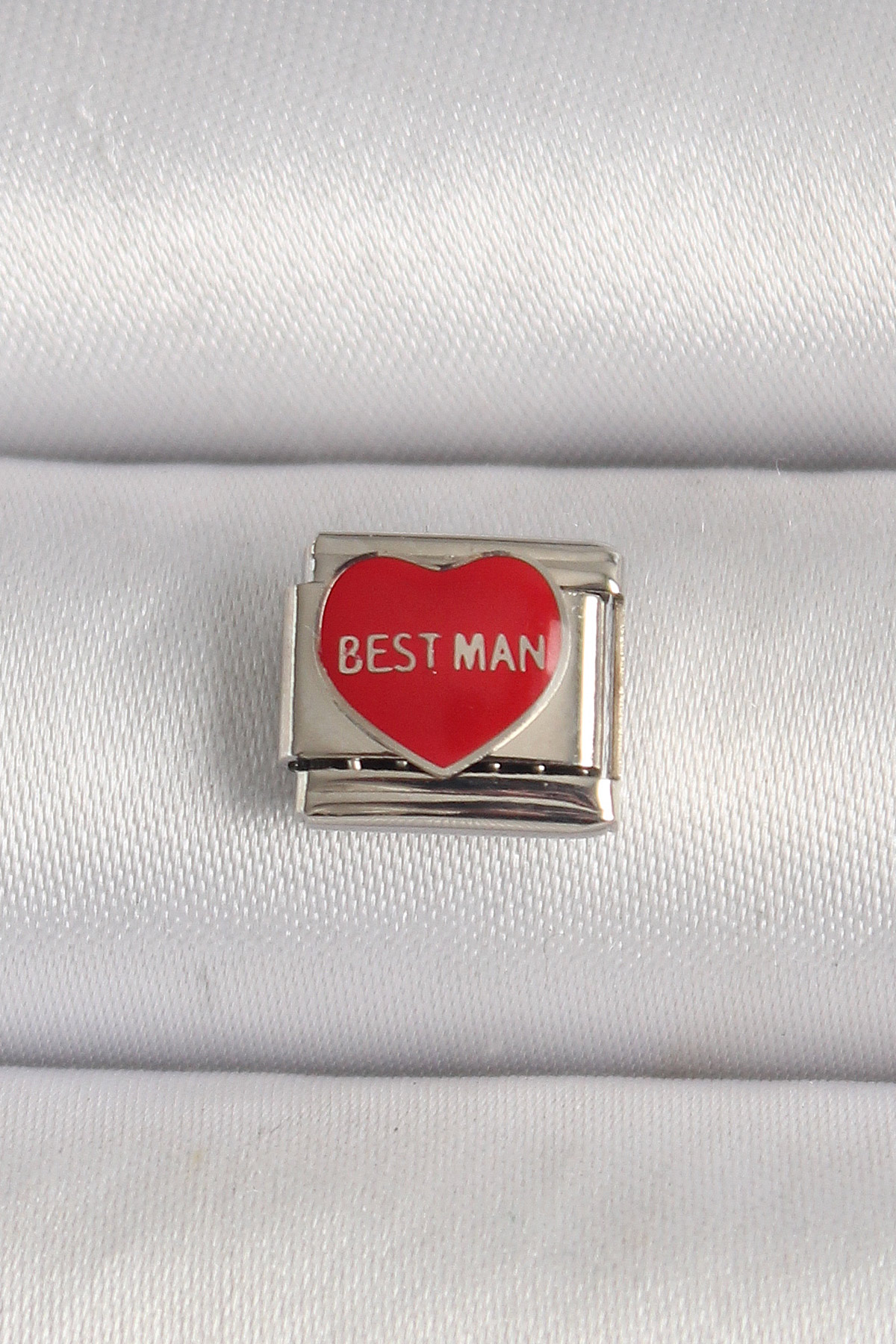 1744642360-bc1208 316L Çelik Gümüş Renk 'Best Man' Yazılı Kırmızı Kalp İşlemeli Nomination Charm - Lisinya - Görsel 1