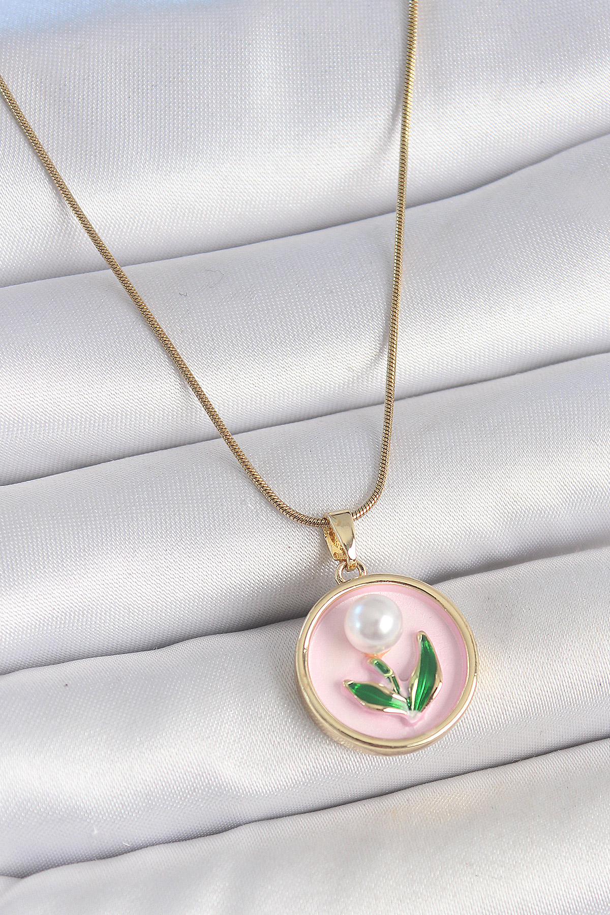 1747057650-bko10169 316L Çelik Gold Renk Zincir Pembe Mineli İncili Çiçek İşlemeli Portre Model Kadın Kolye - Lisinya - Görsel 1