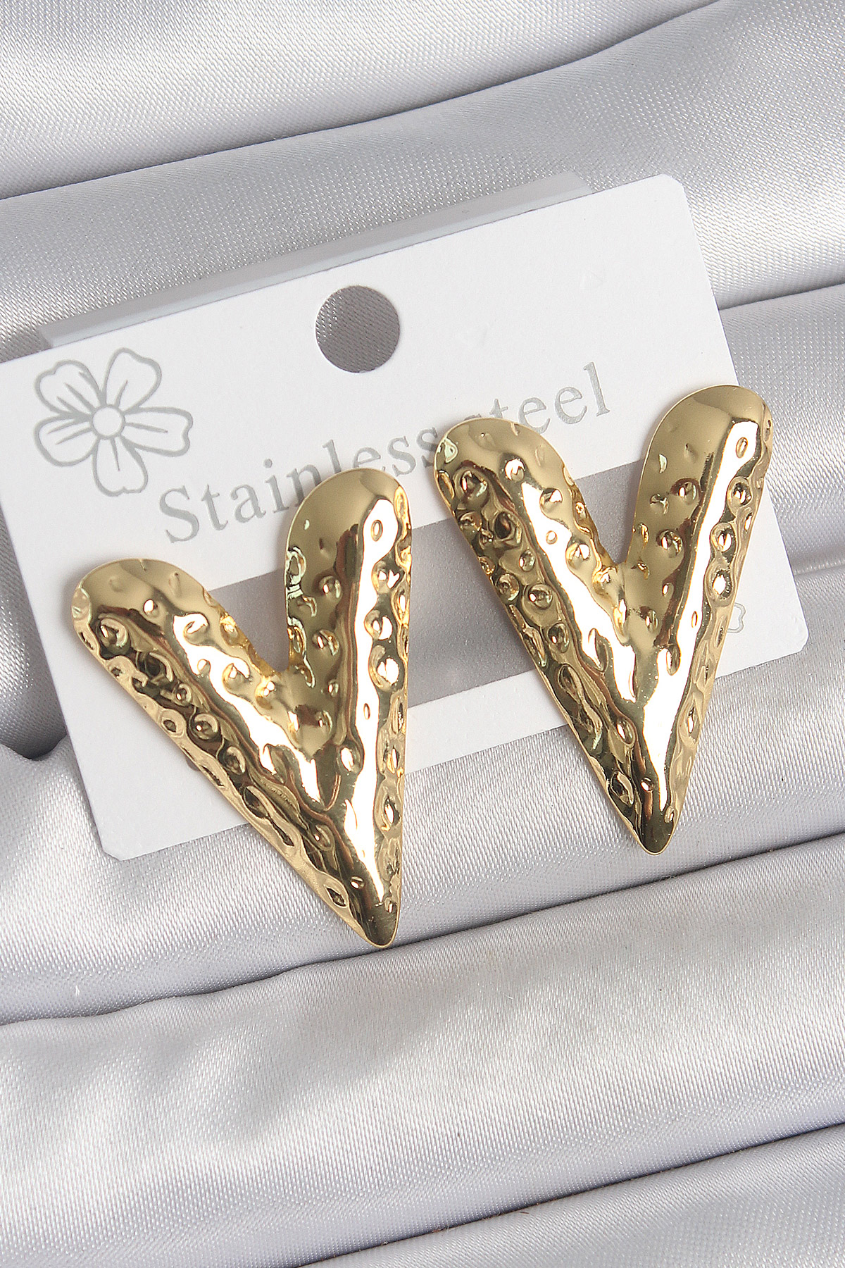 1747664737-bkp10523 316 Çelik Gold Renk İşlemeli Kalp Model Kadın Küpe - Lisinya - Görsel 1