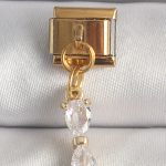 316L Çelik Gold Renk Sallantı Zirkon Taşlı Kurdele Model Nomination Charm - Lisinya