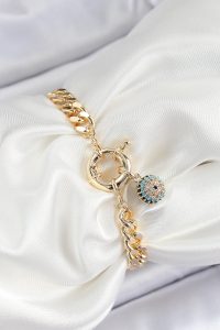 Pirinç Nazar Model Zirkon Taşlı Gold Renk VİP Seri Kadın Bileklik - Lisinya