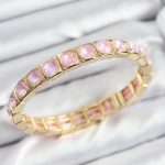 Pirinç Pembe Zirkon Taşlı Kare Model Gold Renk Lastikli Kadın Bileklik - Lisinya