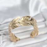 Gold Renk Pirinç Levha Yaprak Model Kadın Bileklik - Lisinya