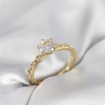 Gold Renk Zirkon Taşlı Tek Taş Model Kadın Yüzük - Lisinya
