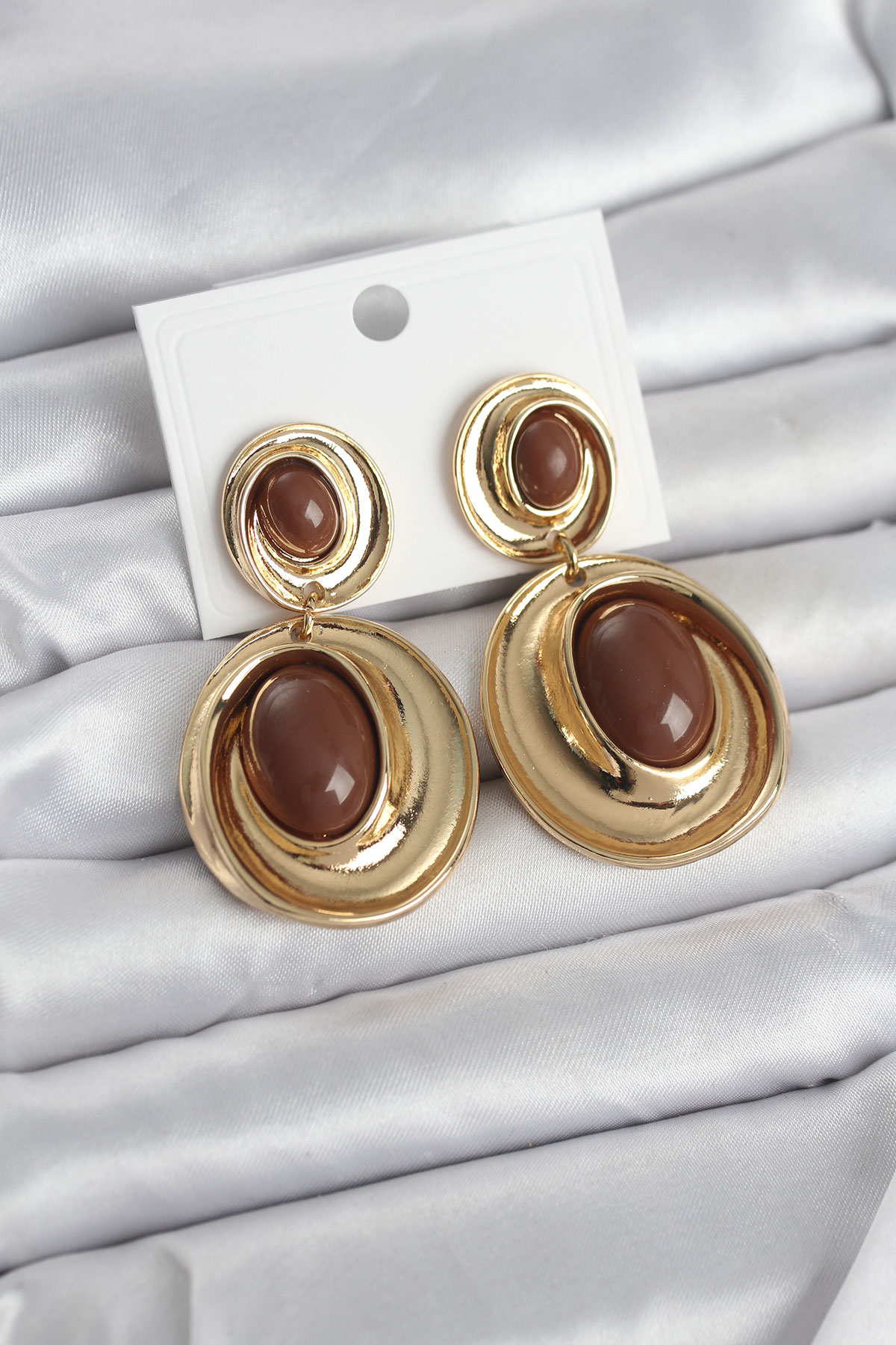 1771336643-bkp11671 Kahverengi Sallantılı Damla Model Gold Renk Vintage Kadın Küpe - Lisinya - Görsel 1