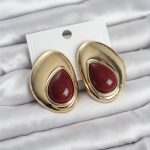 Pirinç Gold Renk Bordo Taşlı Damla Model Vintage Kadın Küpe - Lisinya