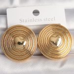 Pirinç Gold Renk Kalp İşlemeli Daire Plaka Model Kadın Küpe - Vipsepet