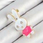 Zirkon Taş Detaylı Beyaz Ve Pembe 3D Tavşan Figürlü Kadın Broş - Vipsepet