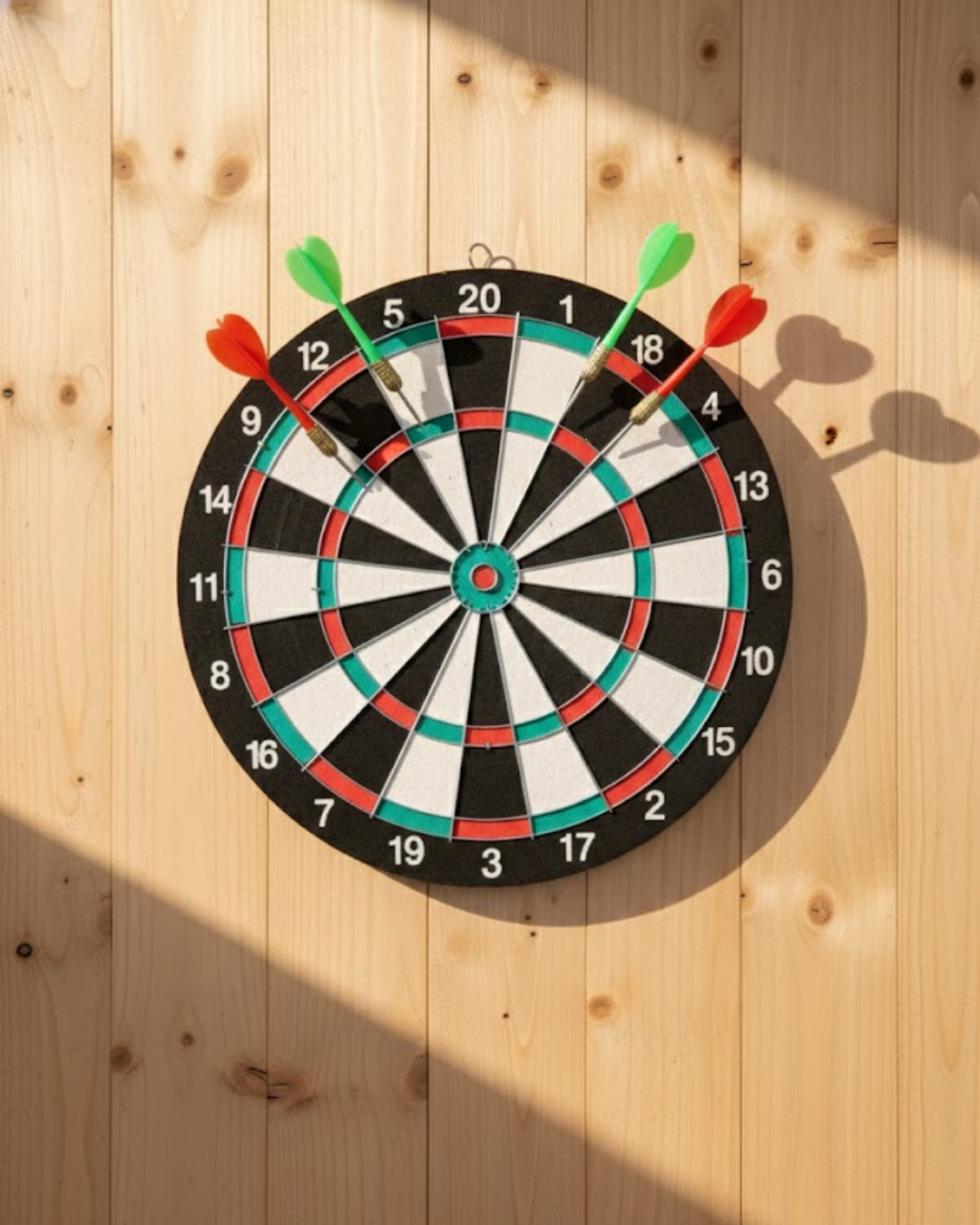 1-43 15 İnç Dart Tahtası 4 Metal Uçlu Dart Oku Dayanıklı Ahşap Gövde - Vipsepet - Görsel 1
