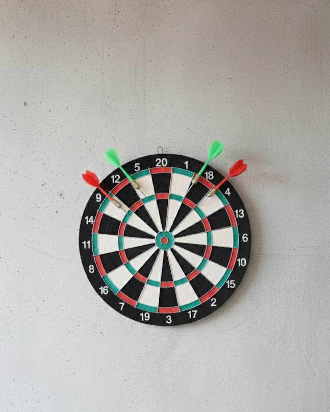 1-44 17 İnç Profesyonel Dart Tahtası Dayanıklı Yapı ve 4 Metal Dart Oku - Vipsepet - Görsel 1