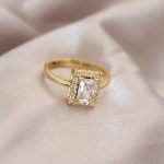 Ayarlamalı Gold Renk Metal Zirkon ve Kristal Taşlı Dikdörtgen Model Yüzük - Vipsepet