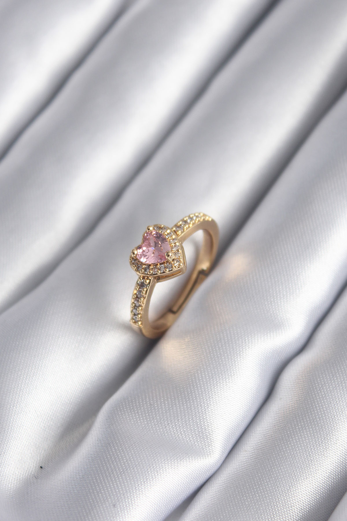 1705739396-byk2957 Pirinç Gold Renk Pembe Zirkon Taş Kalp Charm Model Kadın Yüzük - Vipsepet - Görsel 1