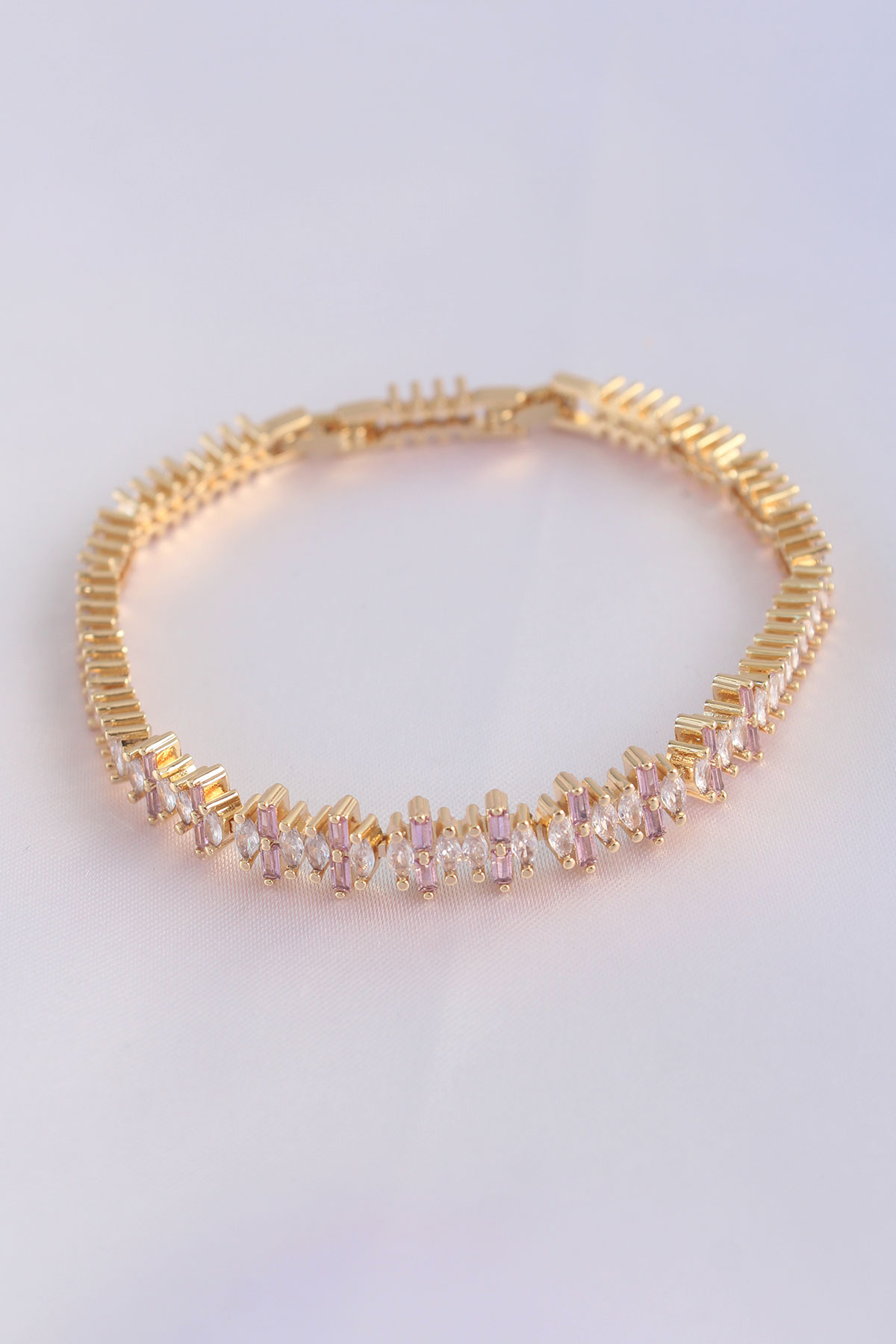 1717422496-bb6078-1 Vip Seri Pirinç Pembe Zirkon Taşlı Gold Renk Baget Model Bileklik - Vipsepet - Görsel 1