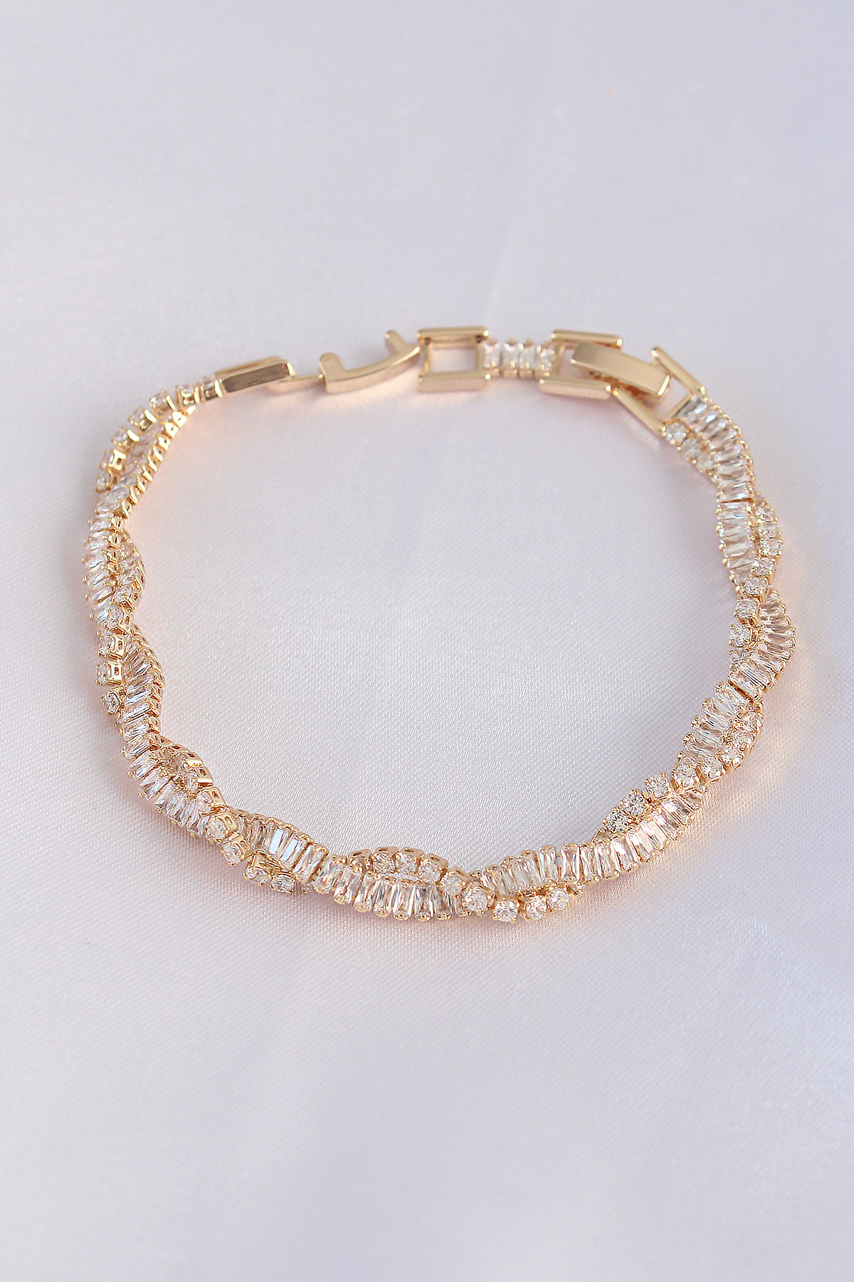 1717422693-bb6083-1 Vip Seri Pirinç Zirkon Taşlı Gold Renk Sarmal Model Bileklik - Vipsepet - Görsel 1