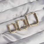 Pirinç Gold Renk Renkli Zirkon Taşlı Kare Model Küpe Seti - Vipsepet