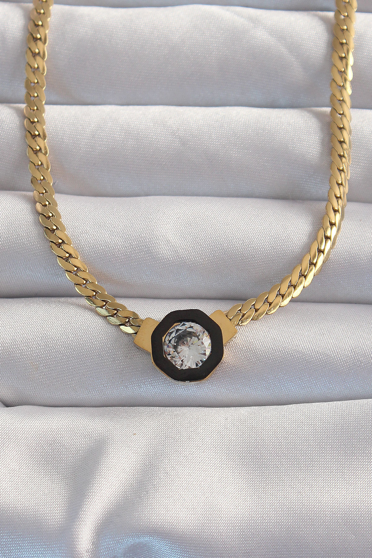 1723794852-bko8958-1 316L Çelik Gold Renk Ezme Zincir Zirkon Taşlı Mineli Serenay Kolyesi - Vipsepet - Görsel 1