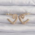 Pirinç Gold Renk Zirkon Taşlı Kıvrımlı Yarım Kalp Küpe - Vipsepet
