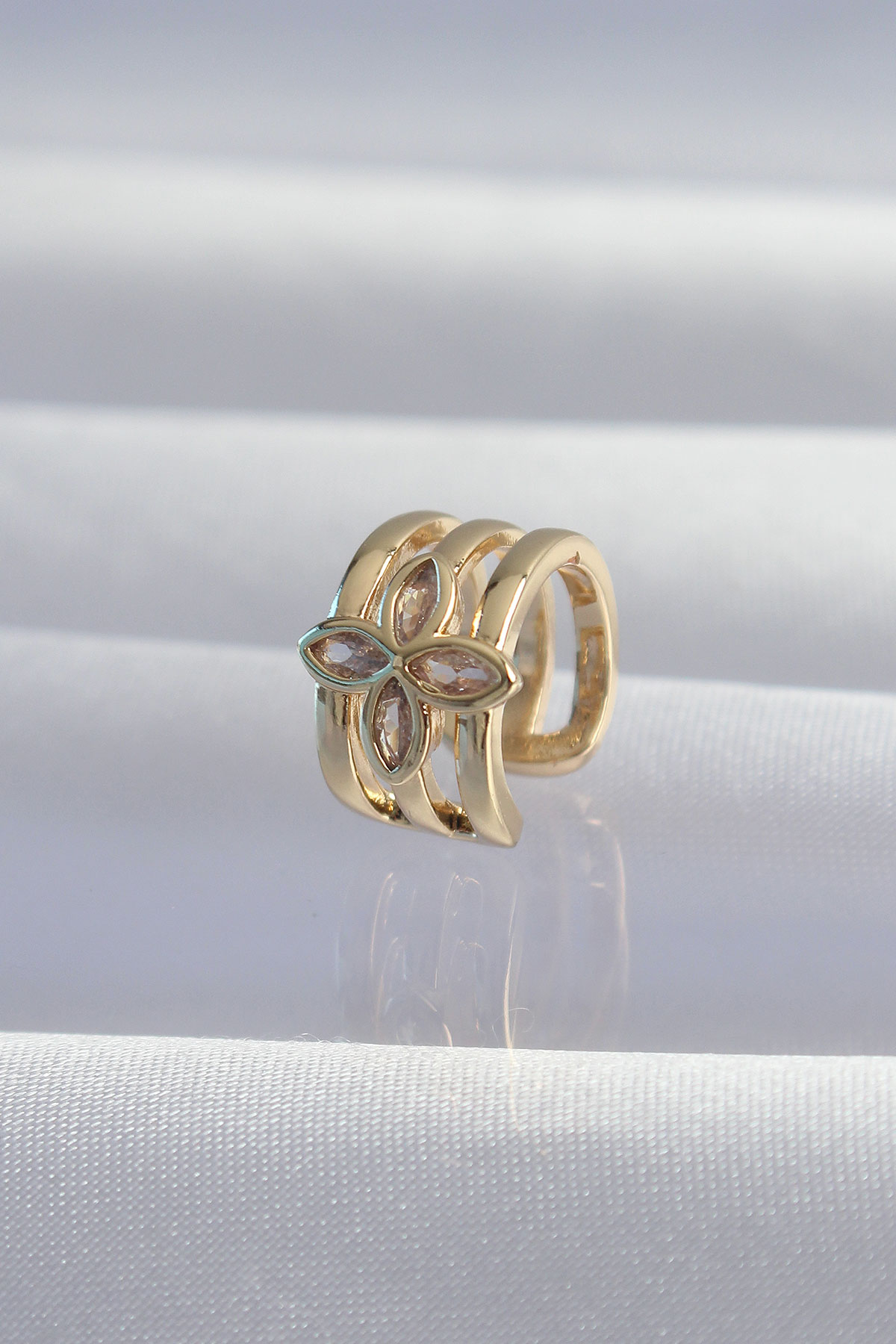 1723888442-bkp9331-1 Pirinç Gold Renk Yonca Earcuff Küpe - Vipsepet - Görsel 1