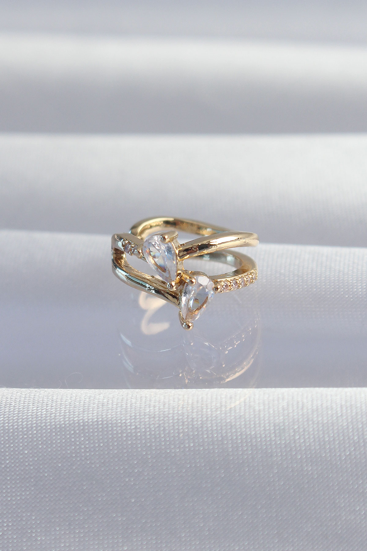 1723888585-bkp9335 Pirinç Gold Renk Zirkon Taşlı Damla Earcuff Küpe - Vipsepet - Görsel 1
