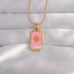 316L Çelik Gold Renk Pembe Mineli Güneş Model Tarot Kolye - Vipsepet