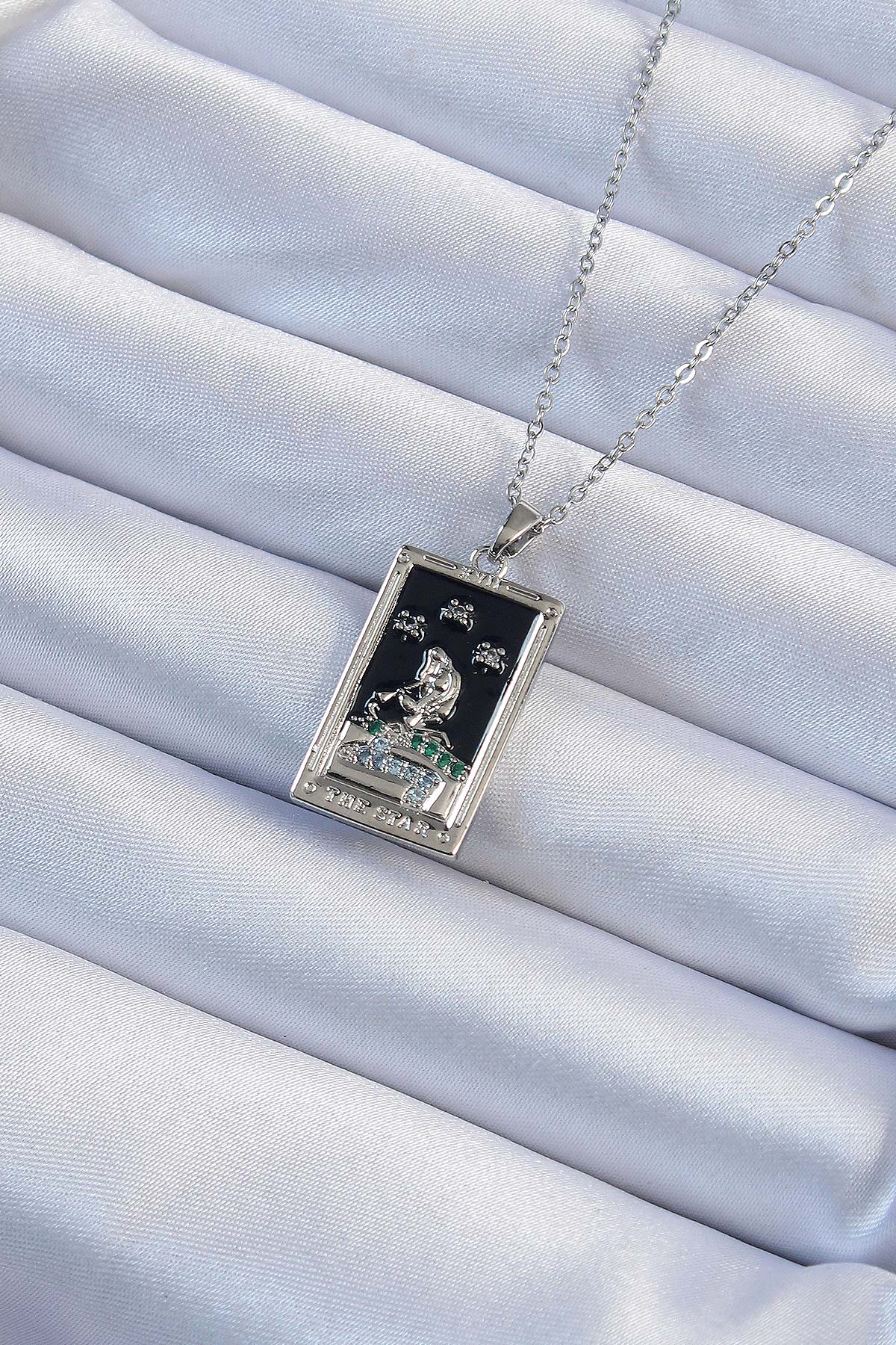1726835526-bko9228-1 316L Çelik Zincir Gümüş Renk Zirkon Taşlı Siyah Mineli Kız Figürlü Tarot Kolye - Vipsepet - Görsel 1