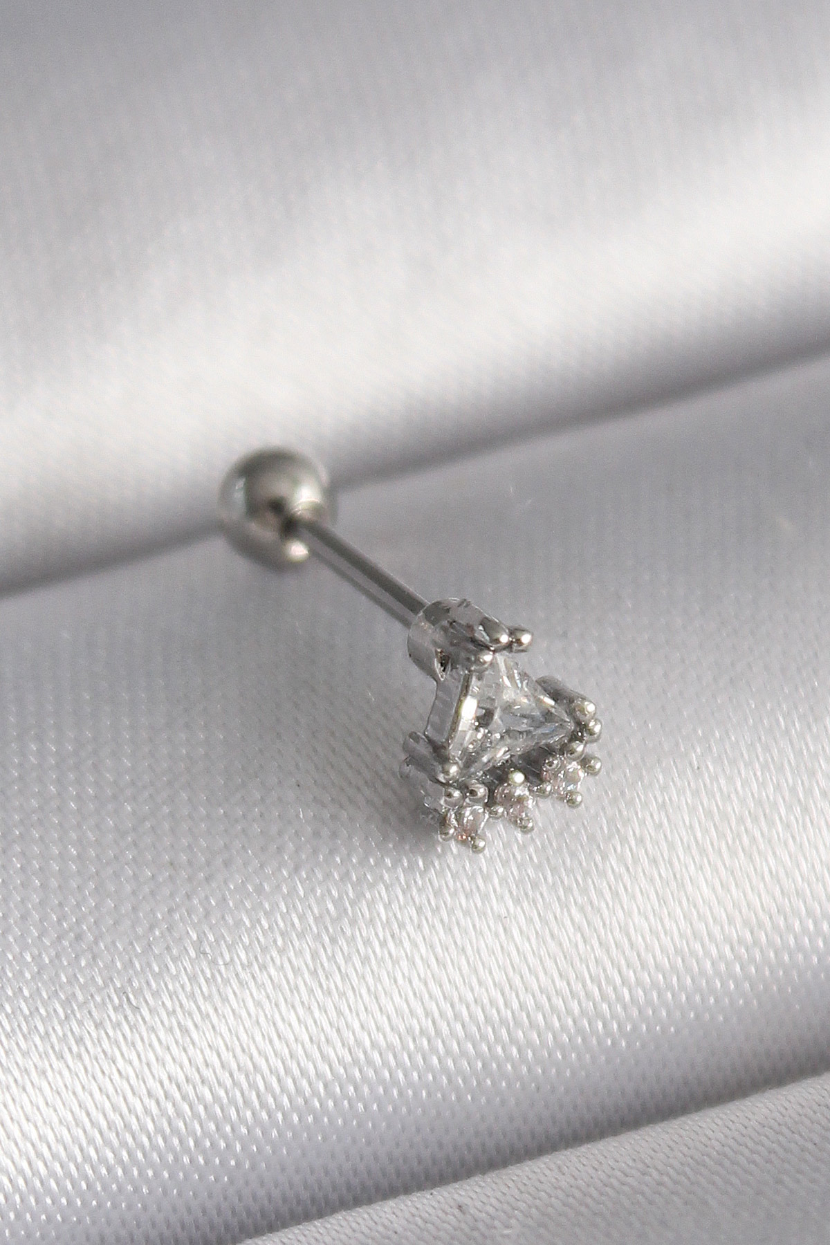 1732273691-pr1239 316L Çelik Gümüş Renk Üçgen Zirkon Taşlı Tragus Piercing - Vipsepet - Görsel 1