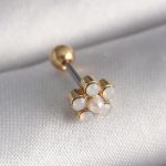 316L Çelik Gold Renk Zirkon Taşlı Çiçek Model Tragus Piercing - Vipsepet
