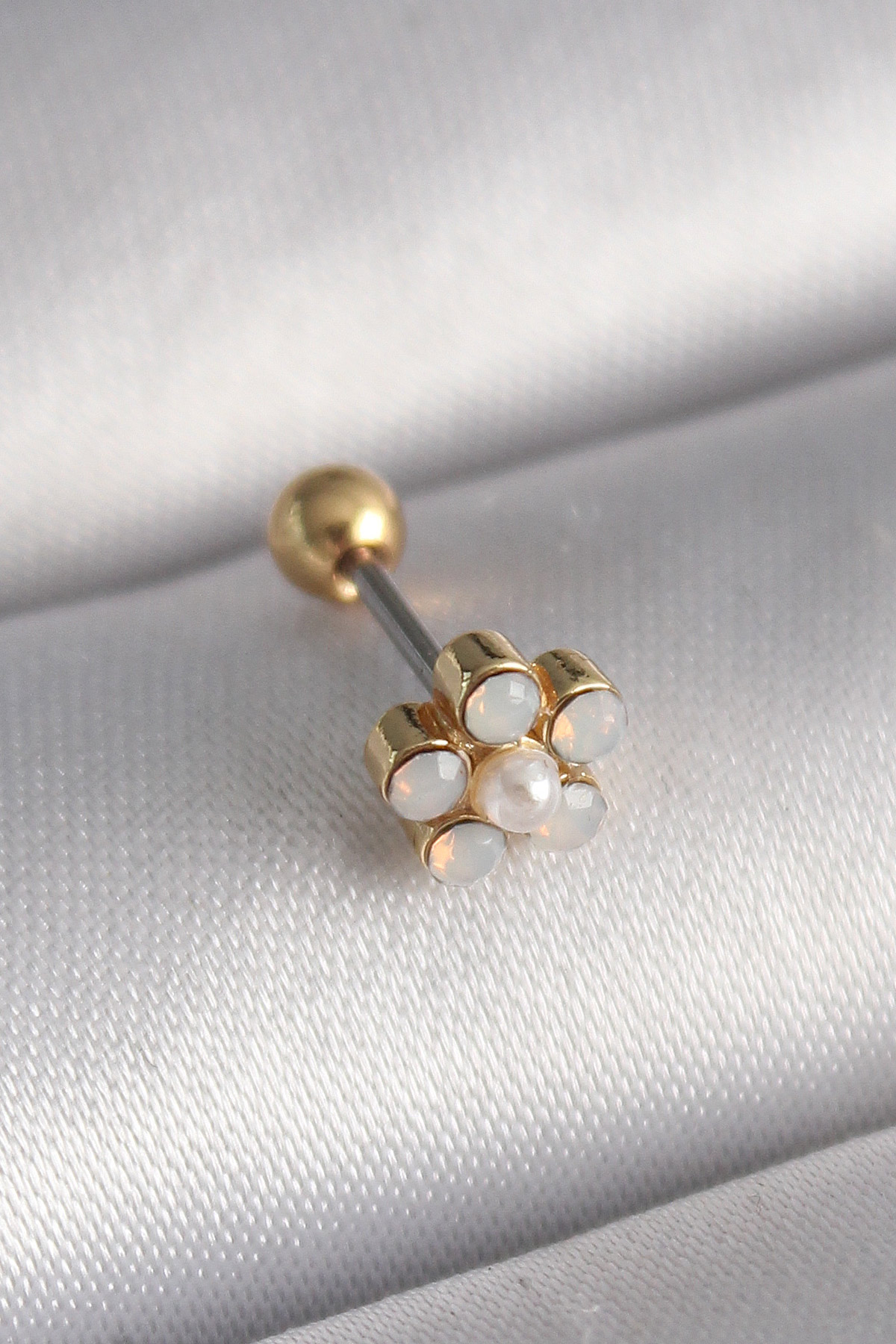 1732282180-pr1282 316L Çelik Gold Renk Zirkon Taşlı Çiçek Model Tragus Piercing - Vipsepet - Görsel 1