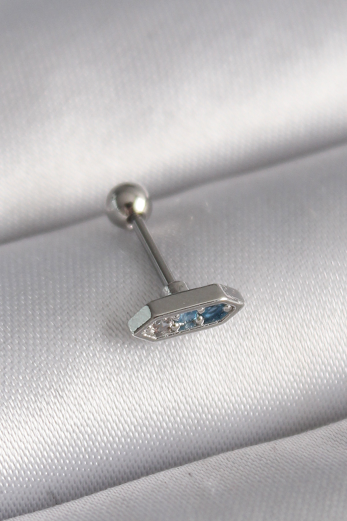 1732282464-pr1285 316L Çelik Gümüş Renk Mavi Zirkon Taşlı Tragus Piercing - Vipsepet - Görsel 1