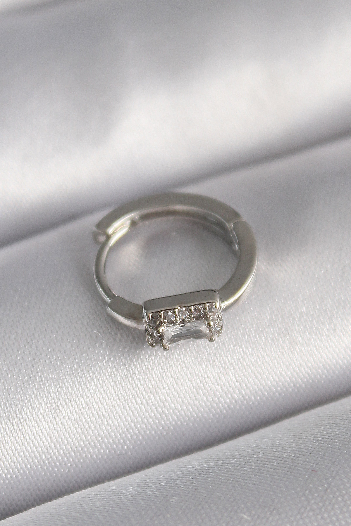 1732284438-pr1309 316L Çelik Gümüş Renk Kare Zirkon Taşlı Tragus Piercing - Vipsepet - Görsel 1