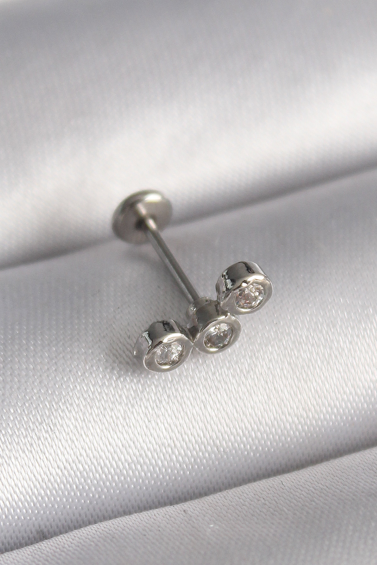 1732286846-pr1349 316L Çelik Gümüş Renk Zirkon Taşlı Tragus Piercing - Vipsepet - Görsel 1