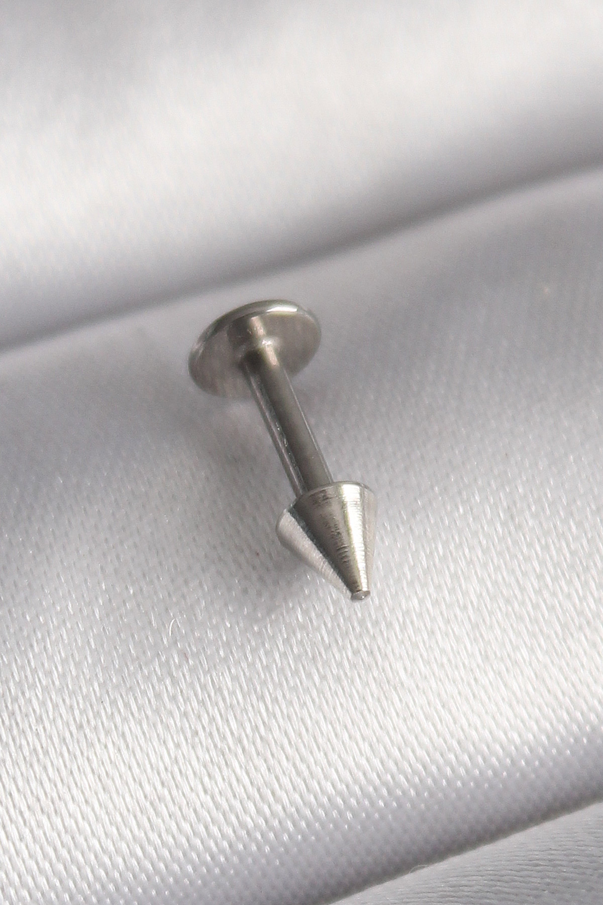 1732287697-pr1370 316L Çelik Gümüş Renk Çivi Model Piercing - Vipsepet - Görsel 1