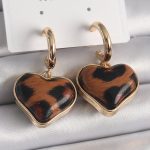 Pirinç Gold Renk 3D Kalp Leopar Desen Model Kadın Küpe - Vipsepet