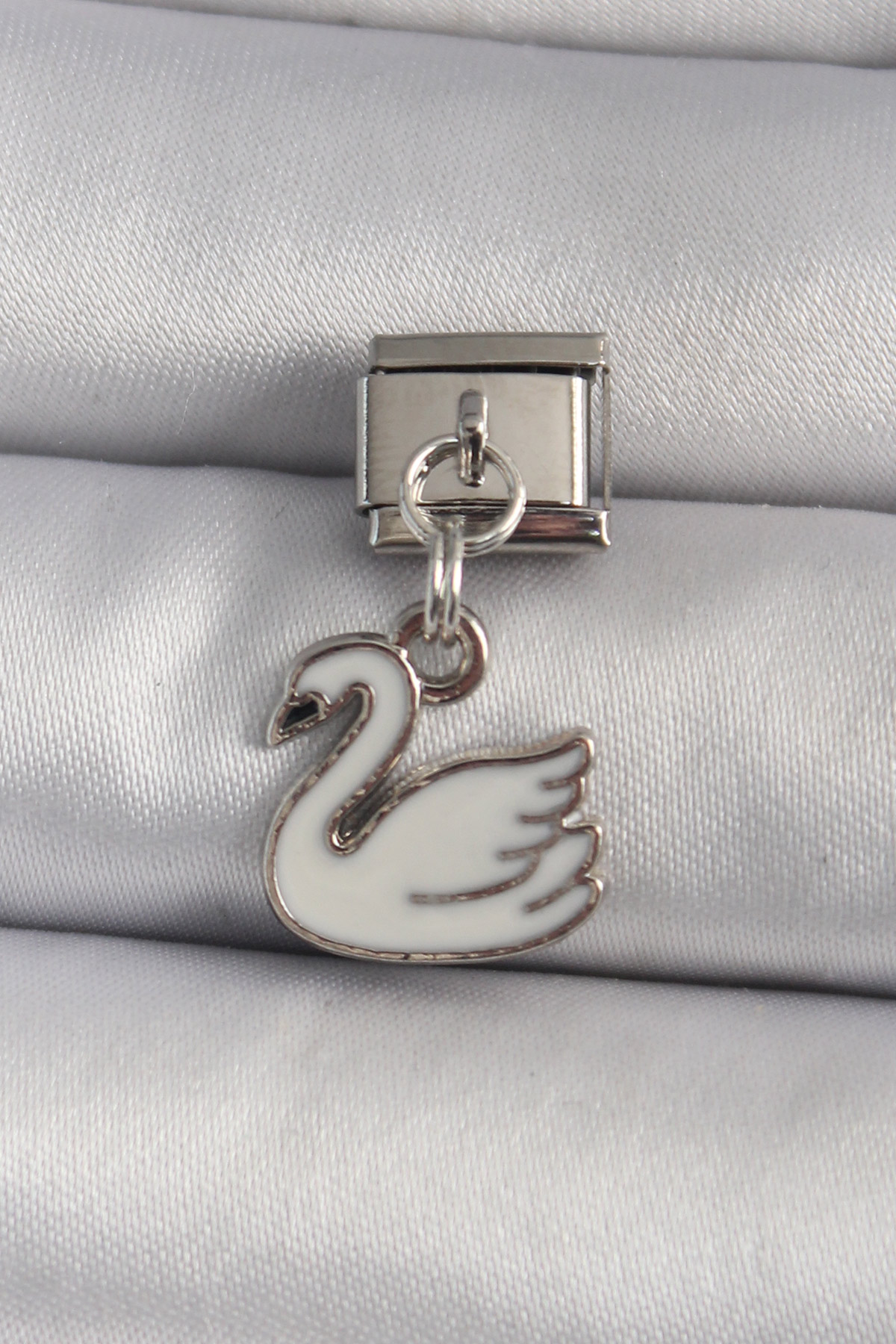 1736235531-bc1160 316L Çelik Gümüş Renk Sallantı Beyaz Kuğu Model Nomination Charm - Vipsepet - Görsel 1