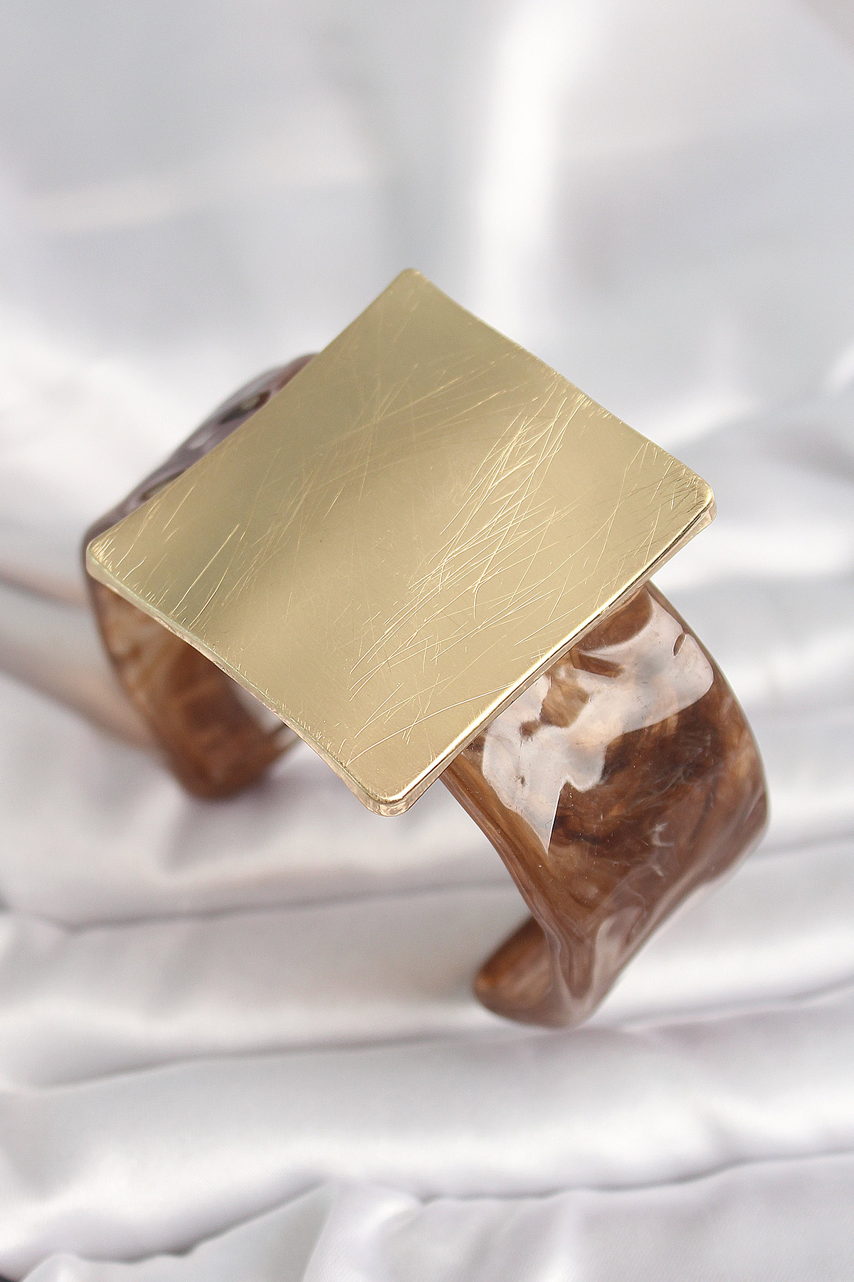 1738076419-bb6682 Kahverengi Mermer Desen Akrilik Plastik Gold Kare Plaka Model Vintage Kadın Bilezik - Vipsepet - Görsel 1