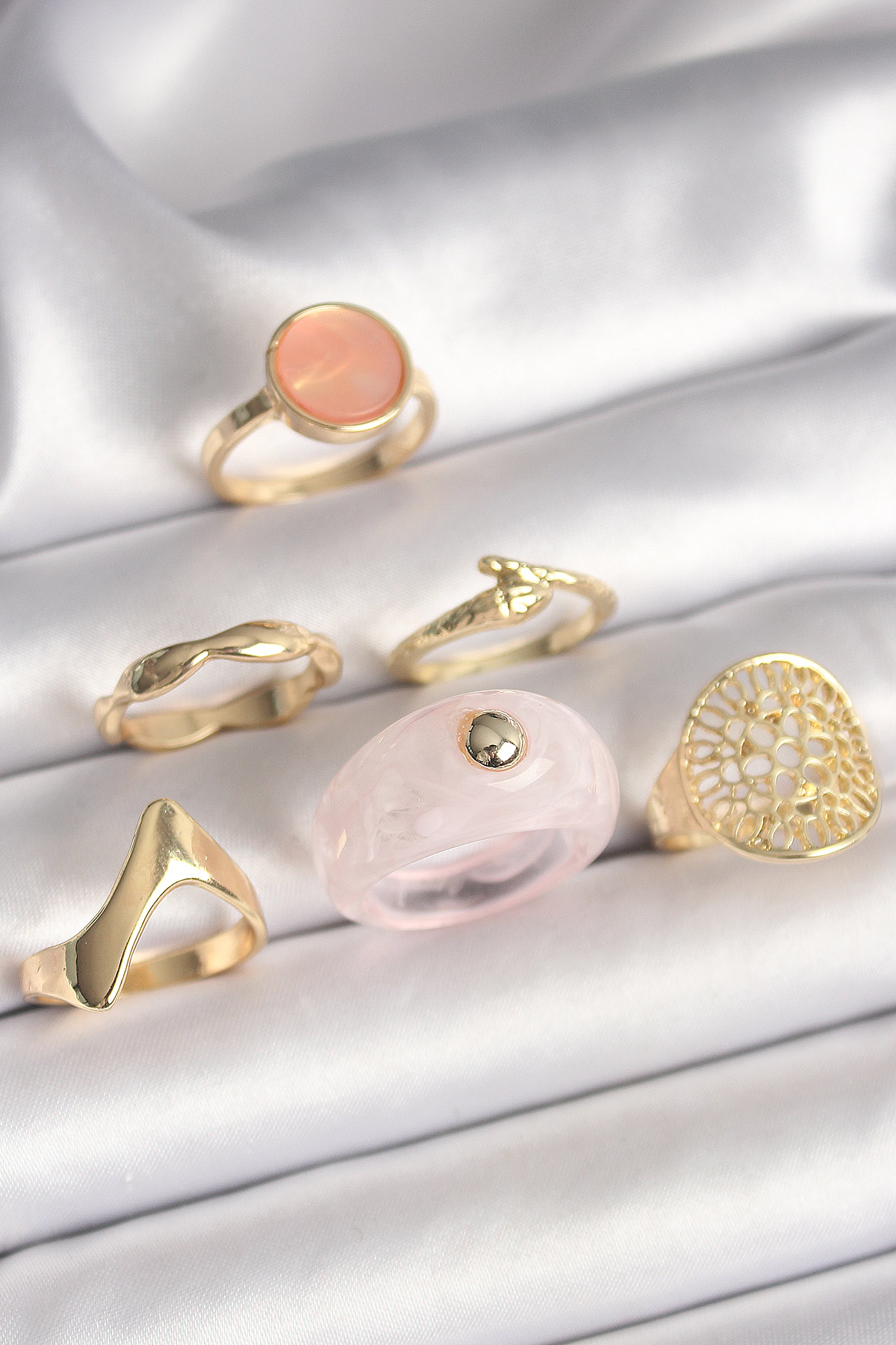 1739804144-byk3613 Pirinç Gold Renk Pembe Plastik Yüzük Model Daire Pembe Mine Yılan Detay 6'Lı Kadın Yüzük Seti - Vipsepet - Görsel 1