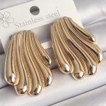 Pirinç Gold Renk İşlemeli İstirdye Model Kadın Küpe - Vipsepet