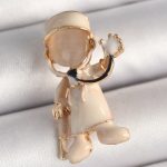 Pirinç Gold Renk Beyaz Mineli Doktor Model Kadın Broş - Vipsepet