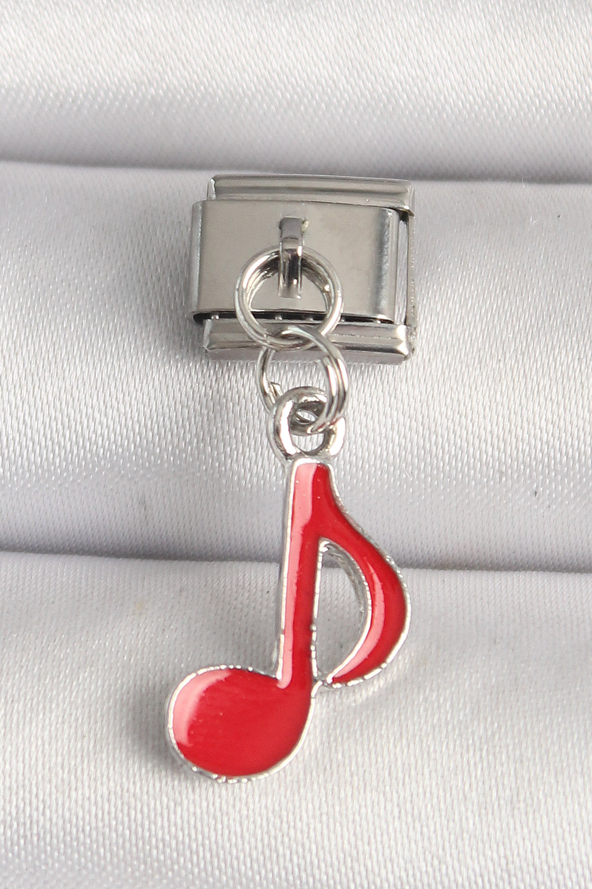 1744642907-bc1218 316L Çelik Gümüş Renk Kırmızı Müzik Nota Model Nomination Charm - Vipsepet - Görsel 1