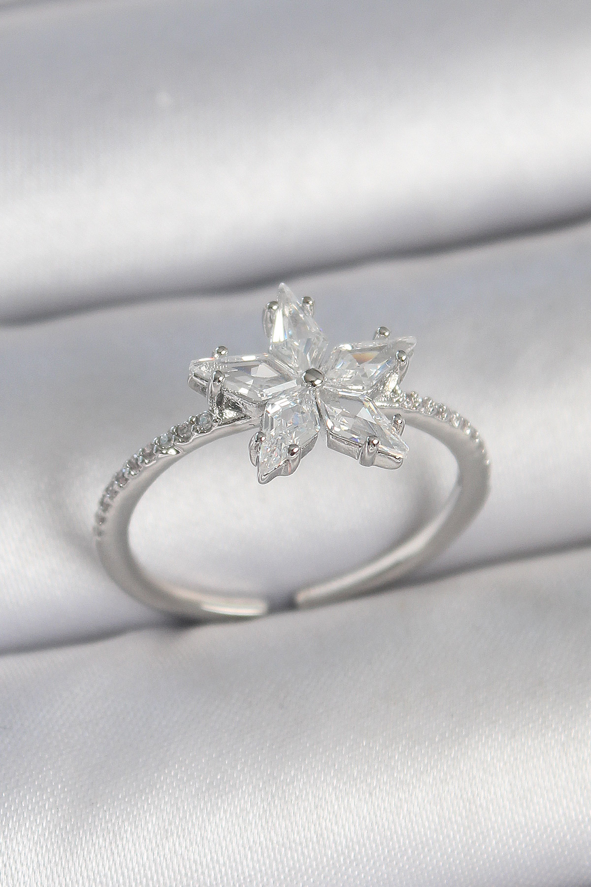 1745854735-byk3716 Pirinç Gümüş Renk Zirkon Taşlı Yıldız Model Ayarlanabilir Kadın Yüzük - Vipsepet - Görsel 1