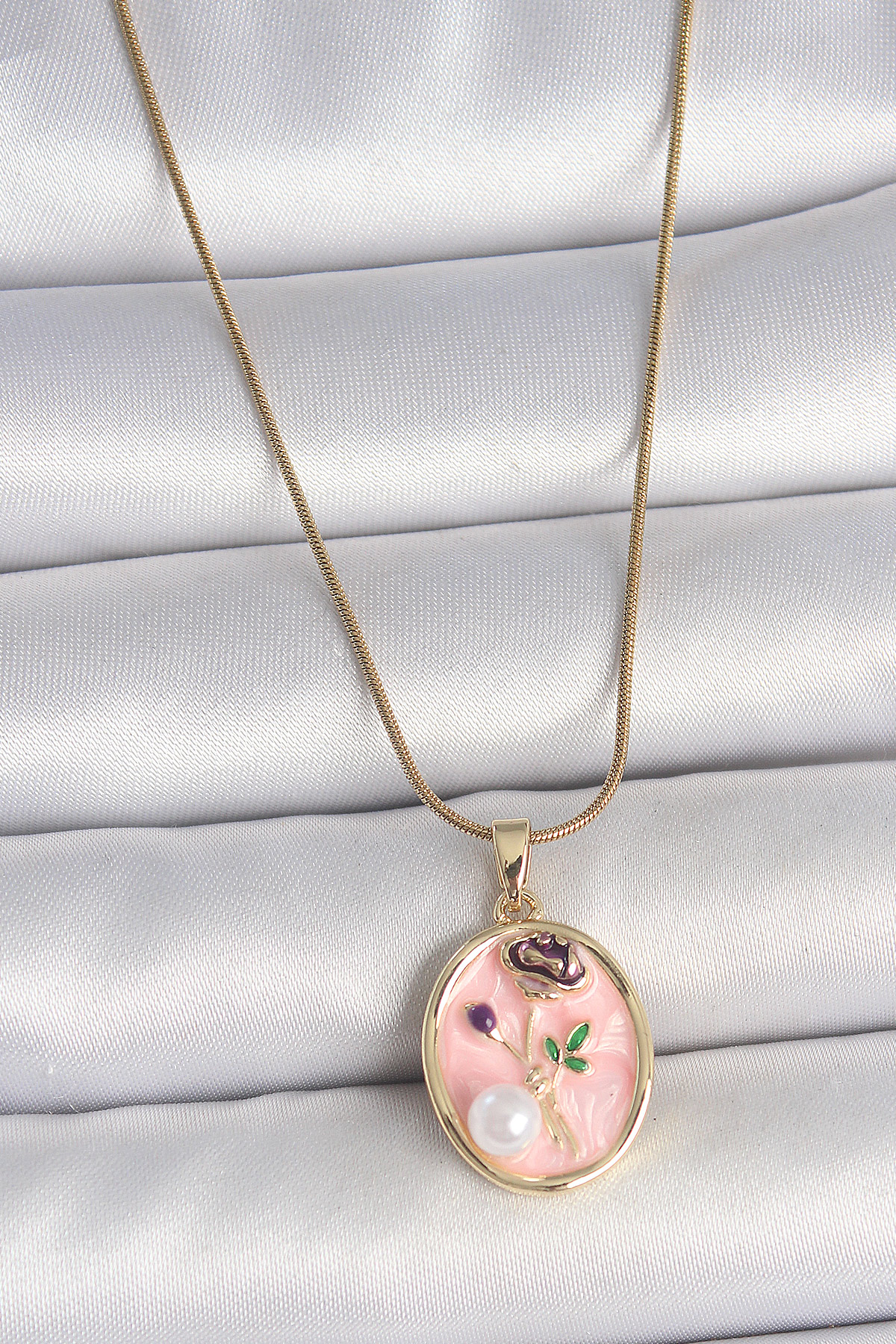 1746692507-bko10077 316L Çelik Gold Renk Zincir Pembe Çiçek İşlemeli İnci Detay Portre Model Kadın Kolye - Vipsepet - Görsel 1
