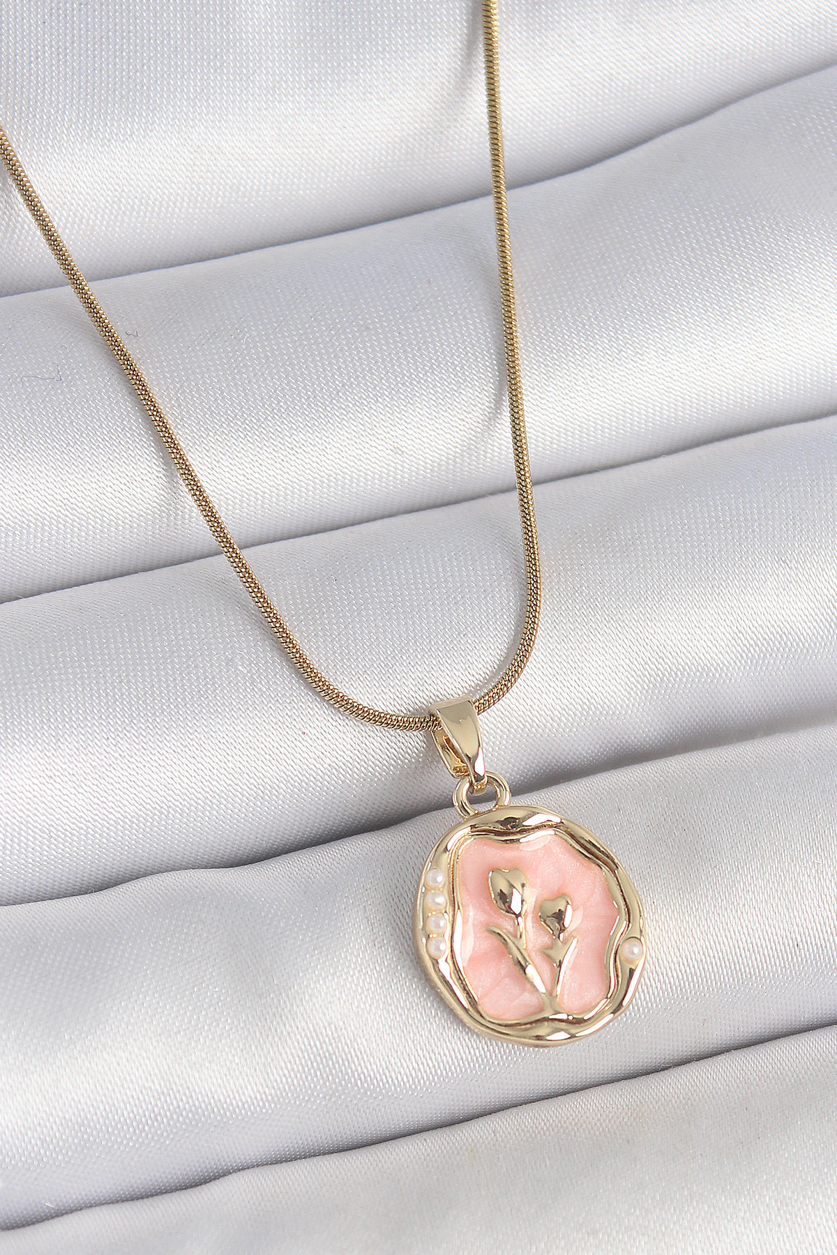 1747057226-bko10165 316L Çelik Gold Renk Zincir Pembe Mineli Çiçek İşlemeli Portre Model Kadın Kolye - Vipsepet - Görsel 1