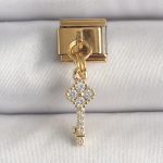 316L Çelik Gold Renk Sallantı Zirkon Taşlı Anahtar Model Nomination Charm - Vipsepet